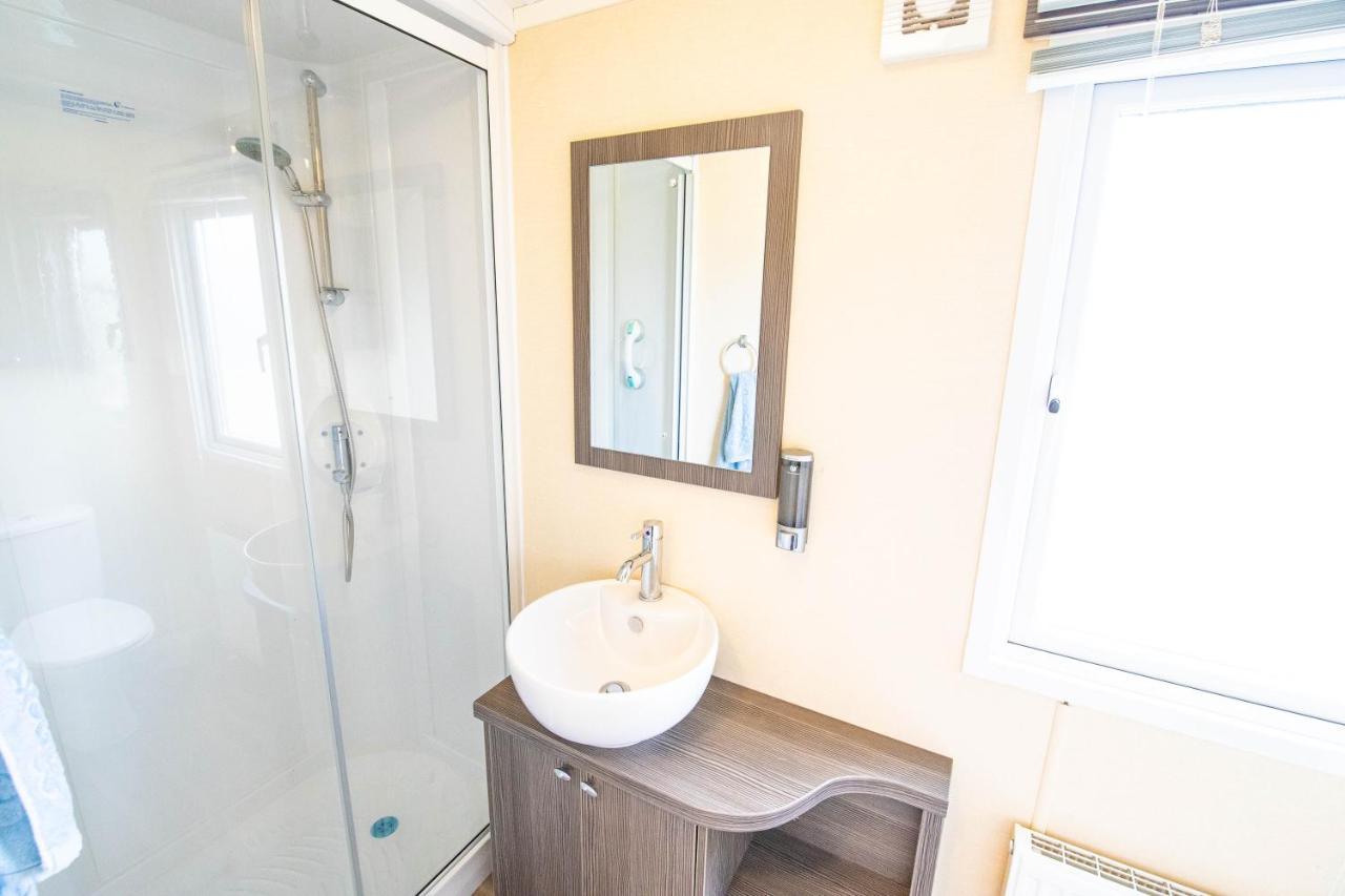 Big Skies Platinum With Wifi, Netflix, Dishwasher, Decking Campsite *