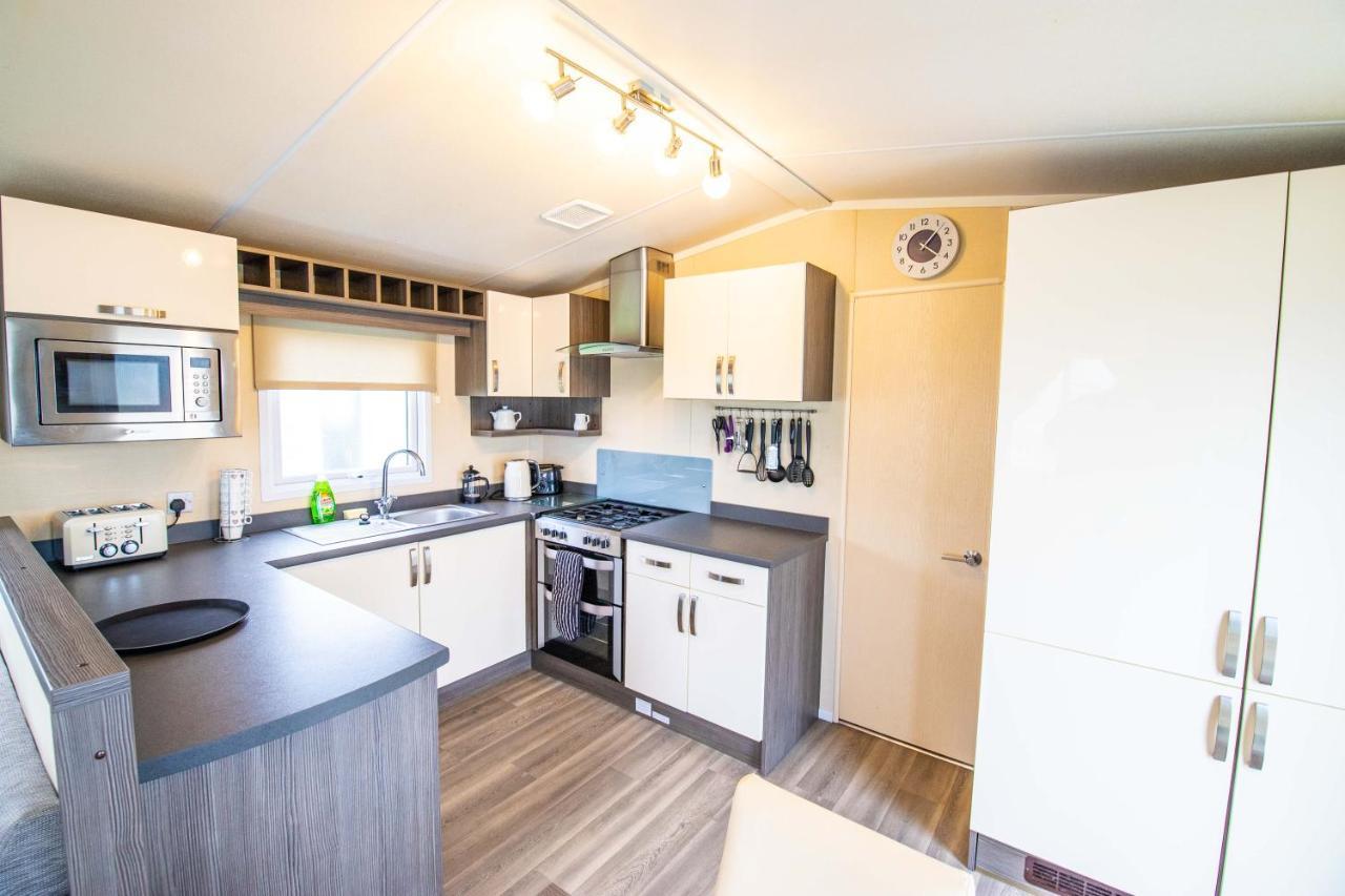 Campsite Big Skies Platinum With Wifi, Netflix, Dishwasher, Decking Camber