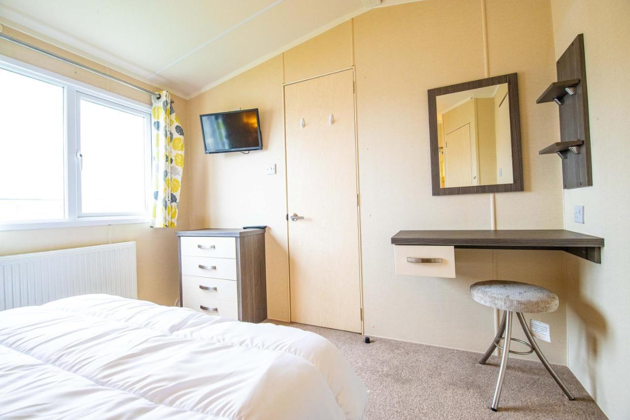 Big Skies Platinum With Wifi, Netflix, Dishwasher, Decking Campsite Camber